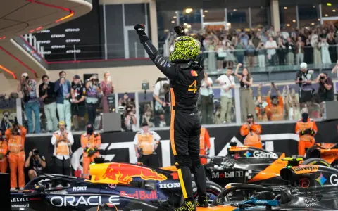 El festejo del flamante campeón de la F1, Lando Norris.