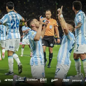 Con Maravilla, Racing "noqueó" a Boca, lo dejó sin festejar nada en 2025 y se metió en la finalísima