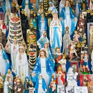 El Papa refuerza que el cristianismo es Cristo, no la virgen María: "Ella es una figura que nos recuerda la ternura"
