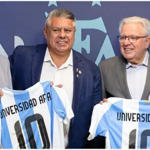 A Tapia se le caen los planes con el negocio de la "Universidad" de la AFA