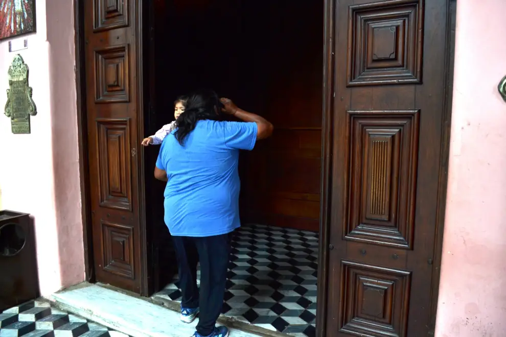 Walter entrando a la Catedral. Promesa cumplida y agradecimiento total al Señor y la Virgen del Milagro.