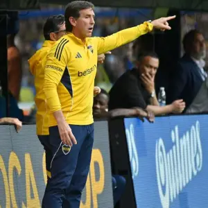 Todo Boca contra Úbeda: la inentendible salida de Zeballos, el gesto de Paredes y el "carpetazo" en redes por su fanatismo por Racing