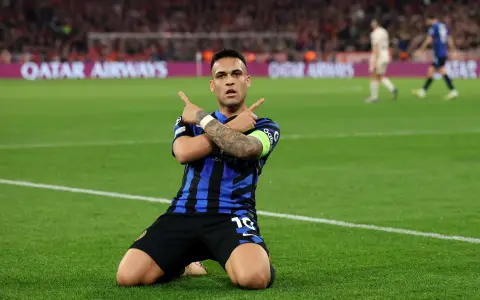 Lautaro Martínez, figura estelar del Inter que recibirá al Liverpool, en el partido saliente de la fecha decisiva de la Champions.
