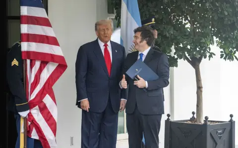 Donald Trump junto a Javier Milei.