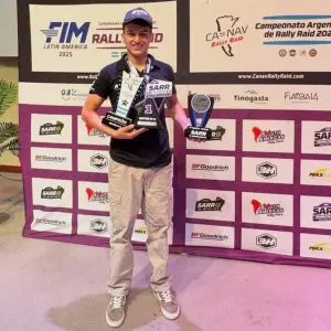 Baltazar Frezze Pissoni, orgullo salteño y campeón de Moto 2 en el Rally Raid
