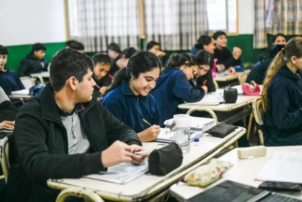 Adolescentes en un aula.