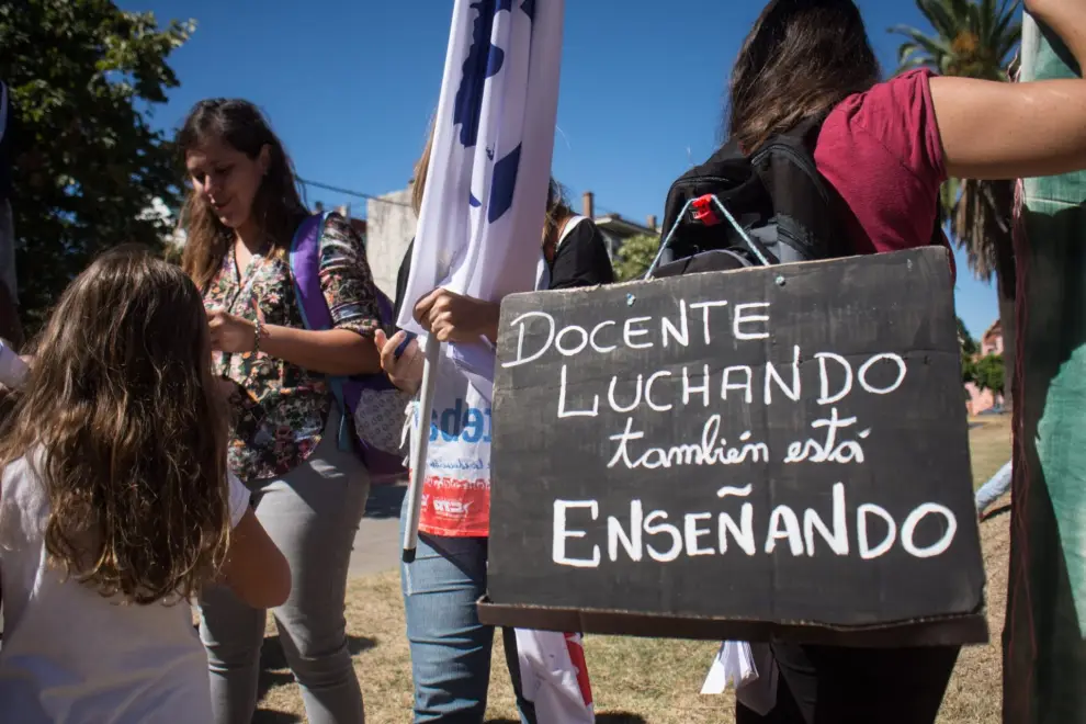 La educación básica pasaría a ser servicio esencial.