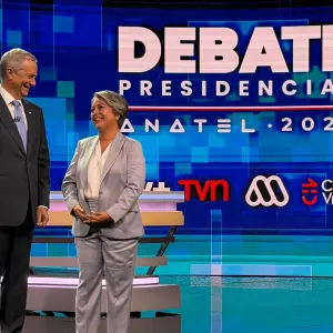 Con dos visiones contrapuestas de Chile, Jara y Kast protagonizaron el último debate antes de las presidenciales del domingo