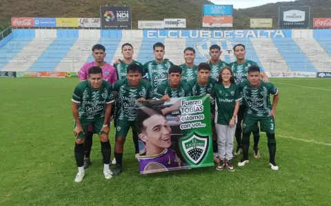 La primera de El Tribuno FC en el estadio de Gimnasia, antes de jugar un encuentro por el Anual salteño.