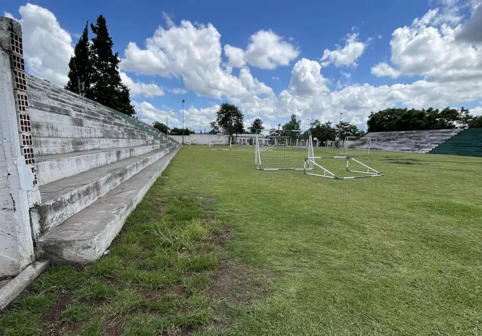 La cancha de El Tribuno FC en el complejo deportivo municipal Nicolás Vitale.