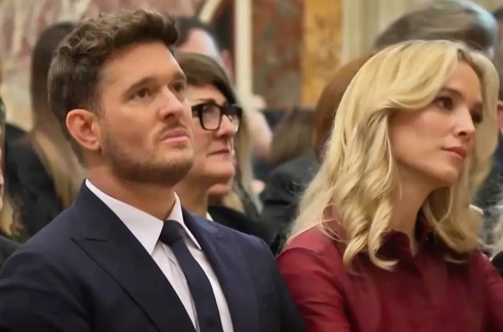 Luisana Lopilato y esposo con el Papa