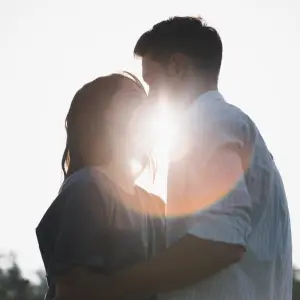 Cómo funciona la regla de pareja que se volvió viral entre quienes buscan relaciones duraderas