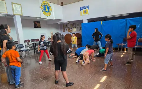 Los chicos del Club de Cachorros realizando una actividad en la sede del Club de Leones Salta Norte