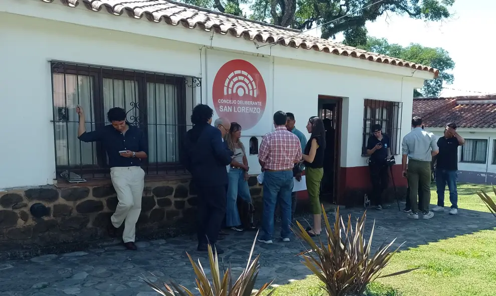 Algunos de los concejales reunidos, antes de la sesión.