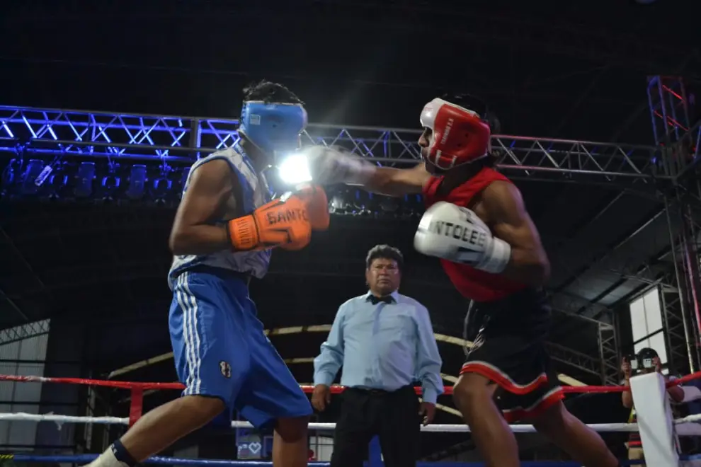 El boxeo de los barrios tuvo un apasionante desenlace en el polideportivo de Gimnasia y Tiro.