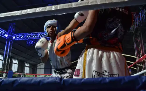 El boxeo de los barrios tuvo un apasionante desenlace en el polideportivo de Gimnasia y Tiro.