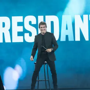 Dante Gebel mueve fichas hacia 2027 con un acto en Lanús: enviará un mensaje grabado desde Estados Unidos