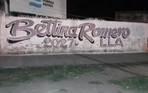 Cartel de Bettina Romero en la puerta del CCM
