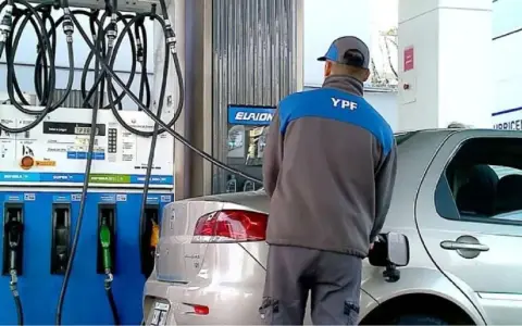Petroleras mantendrán estable el precio de los combustibles en Argentina
