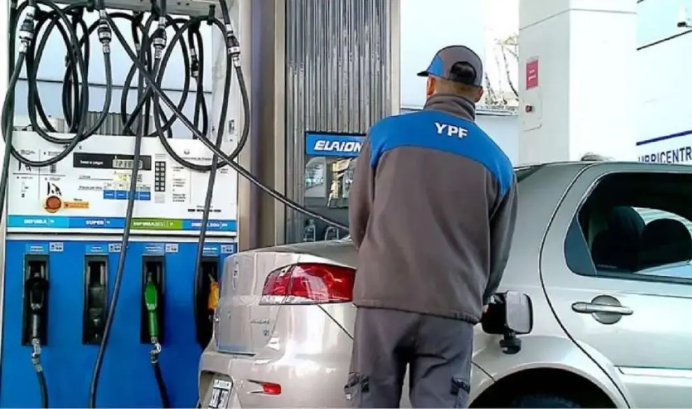 Bajará el precio de los combustibles en YPF
