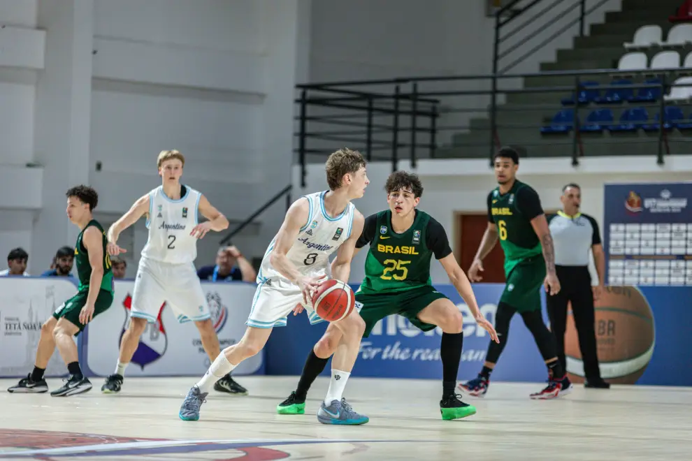 El seleccionado argentino enfrentando a Brasil