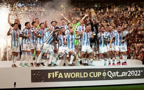 La Selección argentina campeona del Mundo y un rumor que se alimenta desde afuera, pero que comienza a resonar en el país.