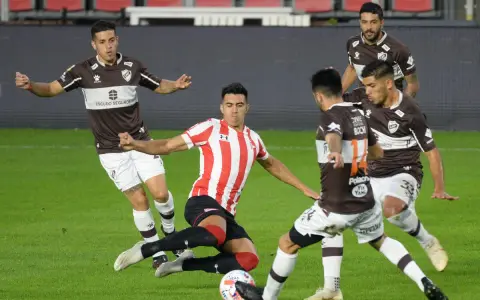 Estudiantes y Platense cerrarán el año 2025 este sábado con la definición del Trofeo de Campeones.