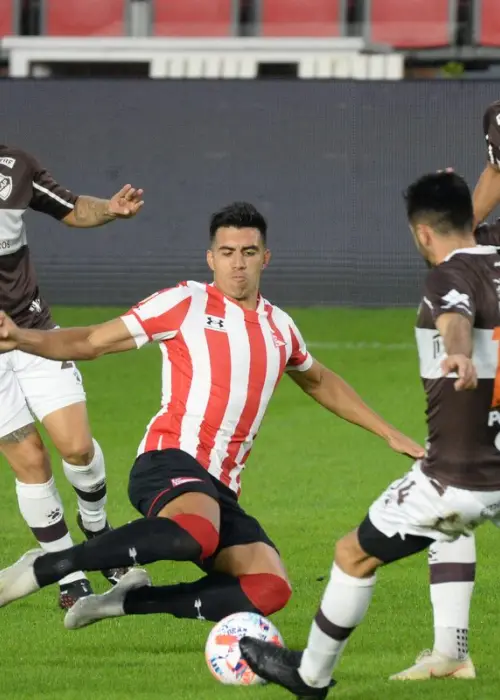 Estudiantes y Platense cerrarán el año 2025 este sábado con la definición del Trofeo de Campeones.