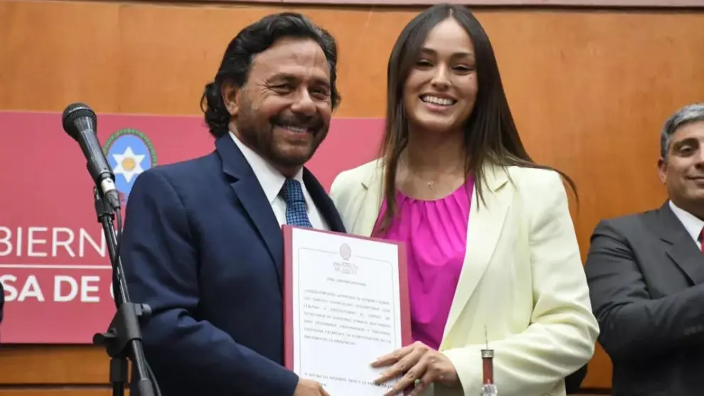 El Gobernador con Oriana Débora.