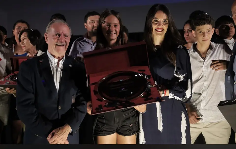 Mardones recibiendo el premio al deportista salteño de oro 2025