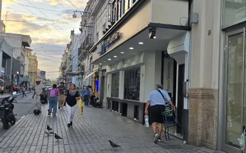El "Wall Street salteño", calle España escenario de bancos y cambistas.