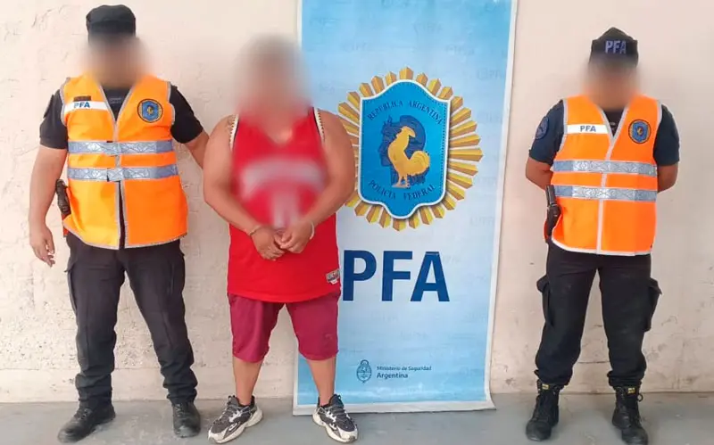 Detenido por la fuerza nacional.