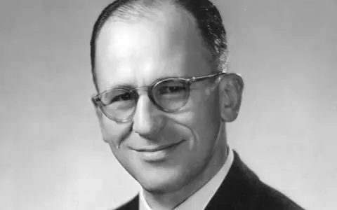 Enrique Shaw