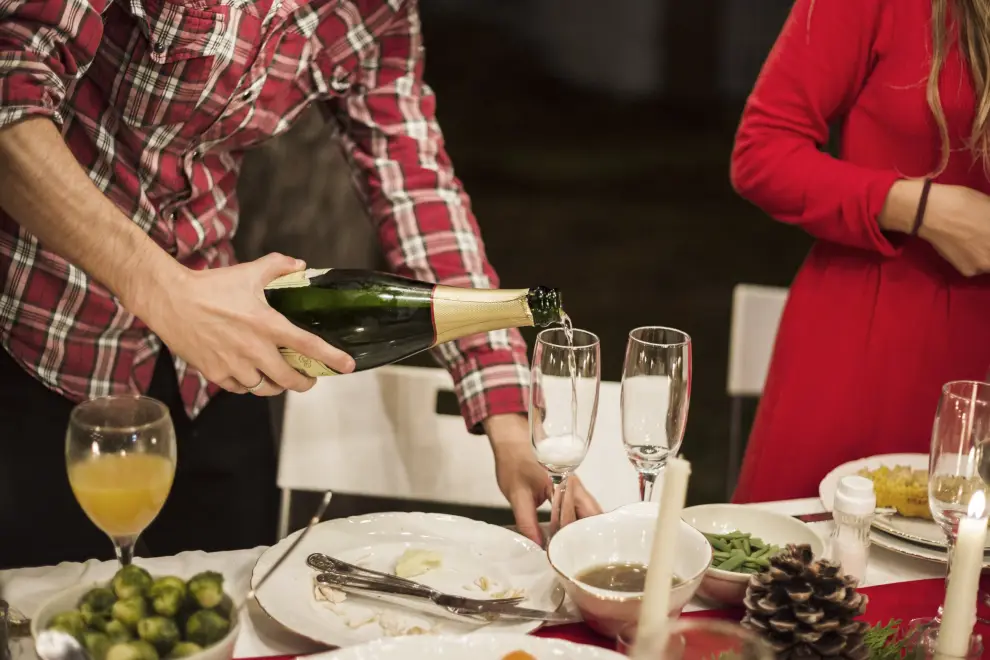 Navidad cena sidra brindis