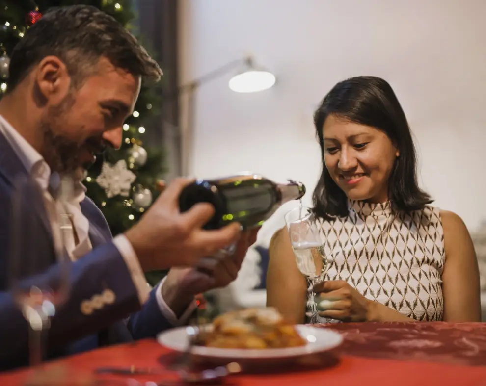 Navidad cena sidra brindis