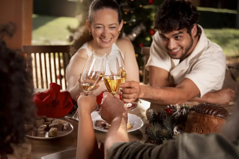 Navidad cena sidra brindis