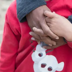 En Salta, la adopción da esperanzas: 46 niños pasarán las fiestas en familia, otros 36 todavía esperan