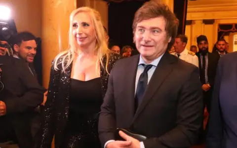 Karina y Javier Milei