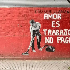 Las mujeres ganan 29% menos en el trabajo, pero al sumar otros ingresos la brecha se agrava al 37%