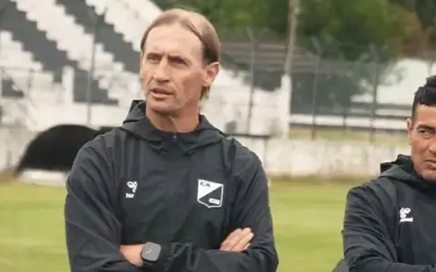 Adrián Bastía, en pleno entrenamiento en Central Norte.