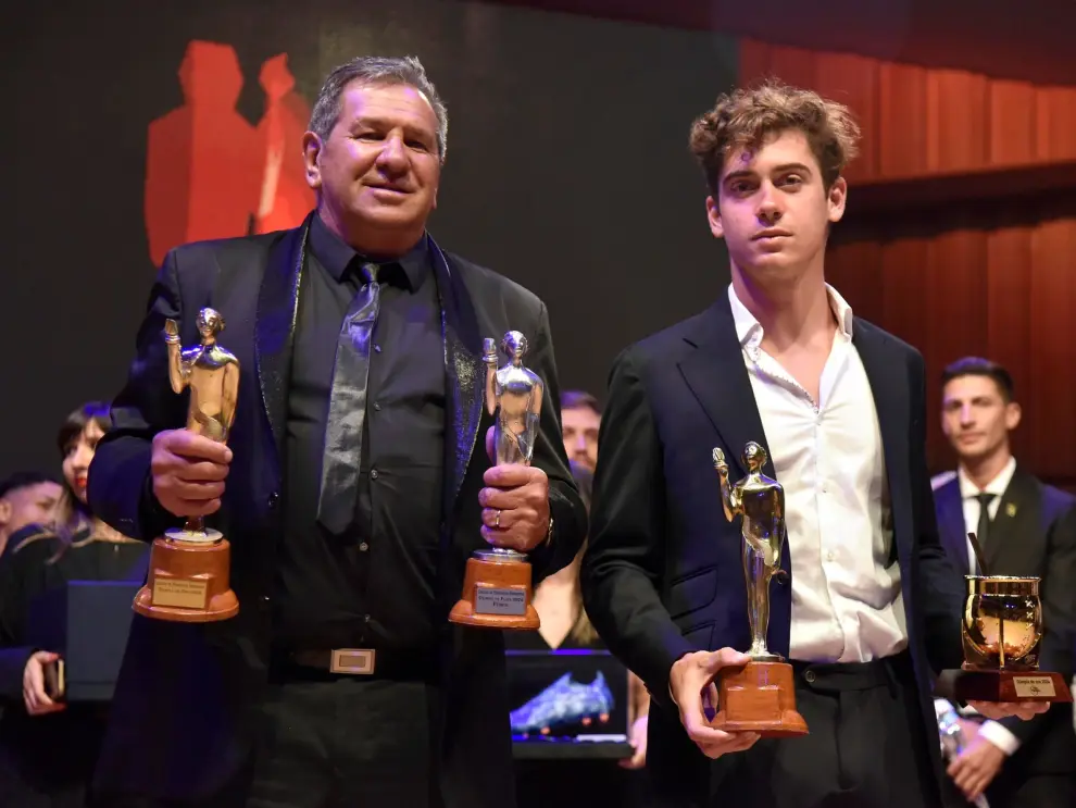 Franco Colapinto y Emiliano Martínez (su padre lo recibió por él) se llevaron el Olimpia de Oro en la edición 2024.