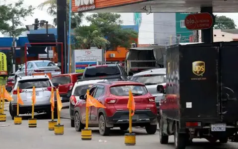 Gran parte de Bolivia bloqueada por la decisión gubernamental de eliminar los subsidios a los combustibles
