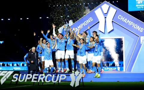 El Napoli se consagró campeón de la Supercopa italiana.