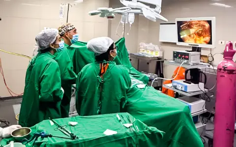 En el Materno Infantil realizan con éxito la primera timectomía por toracoscopía en una paciente pediátrica