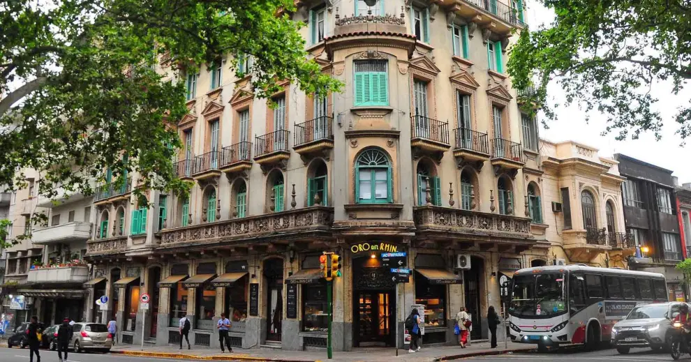 El tradicional café del centro de Montevideo fue punto de encuentro para hablar de espionaje.
