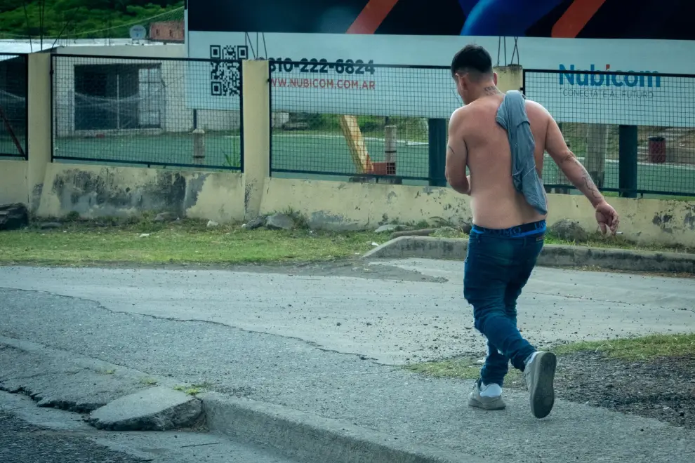 Un joven ebrio sin remis por la zona del portezuelo