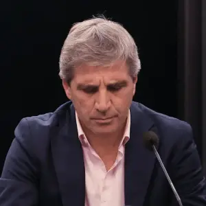 Perdido, Luis "Toto" Caputo le responde a cuentas fake: “No se lo cree nadie. Es solo lo que algunos quieren hacer creer”