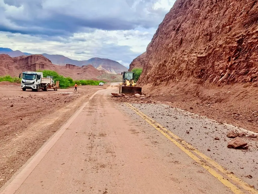 Vialidad Nacional despeja la ruta a Cafayate tras derrumbes