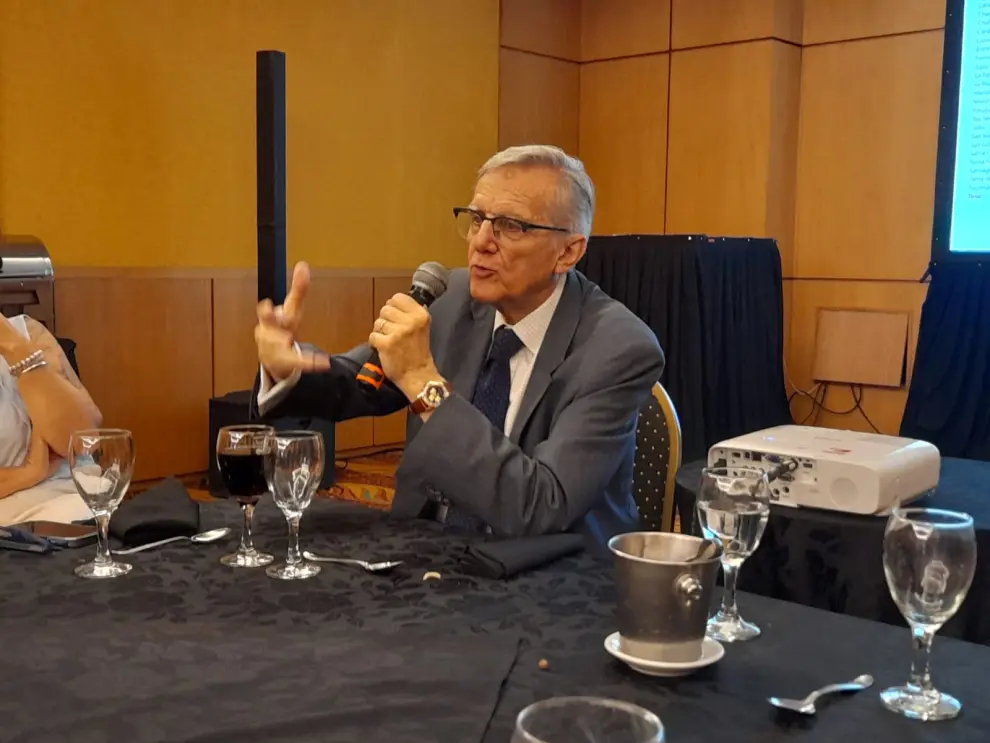 Eduardo López infectólogo