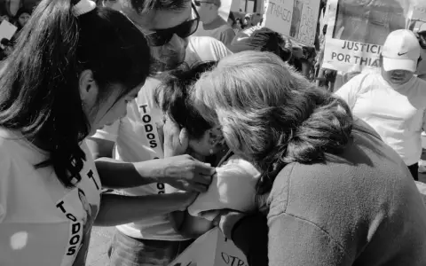 El dolor de la familia Mendoza en una de las marchas